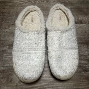 Tom’s Fuzzy Slippers Size 9